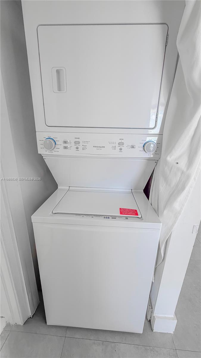 MYSTIC POINTE TOWER 500 C - Residential