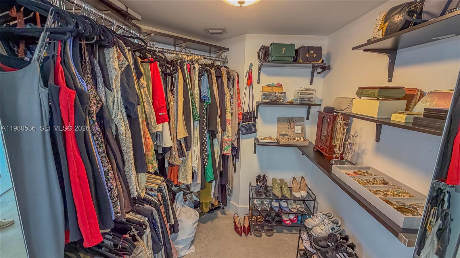 MYSTIC POINTE TOWER 500 C - Residential