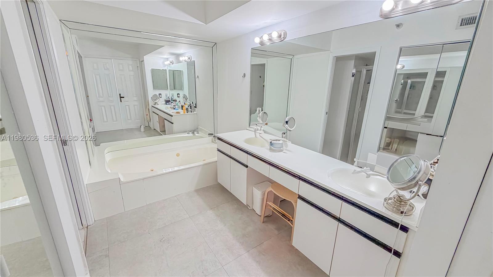 MYSTIC POINTE TOWER 500 C - Residential