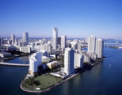 Condominium in Miami FL 540 Brickell Key Dr Dr.jpg