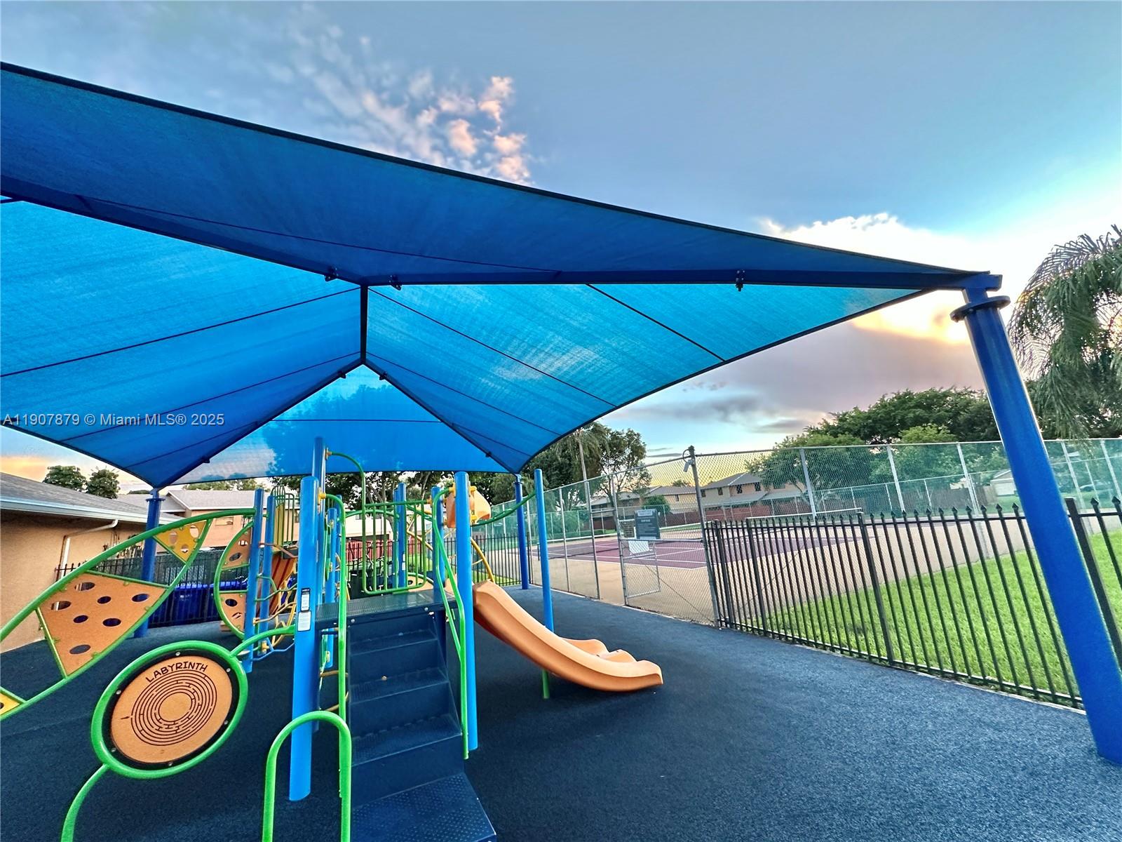 PEMBROKE POINTE SEC ONE - Residential