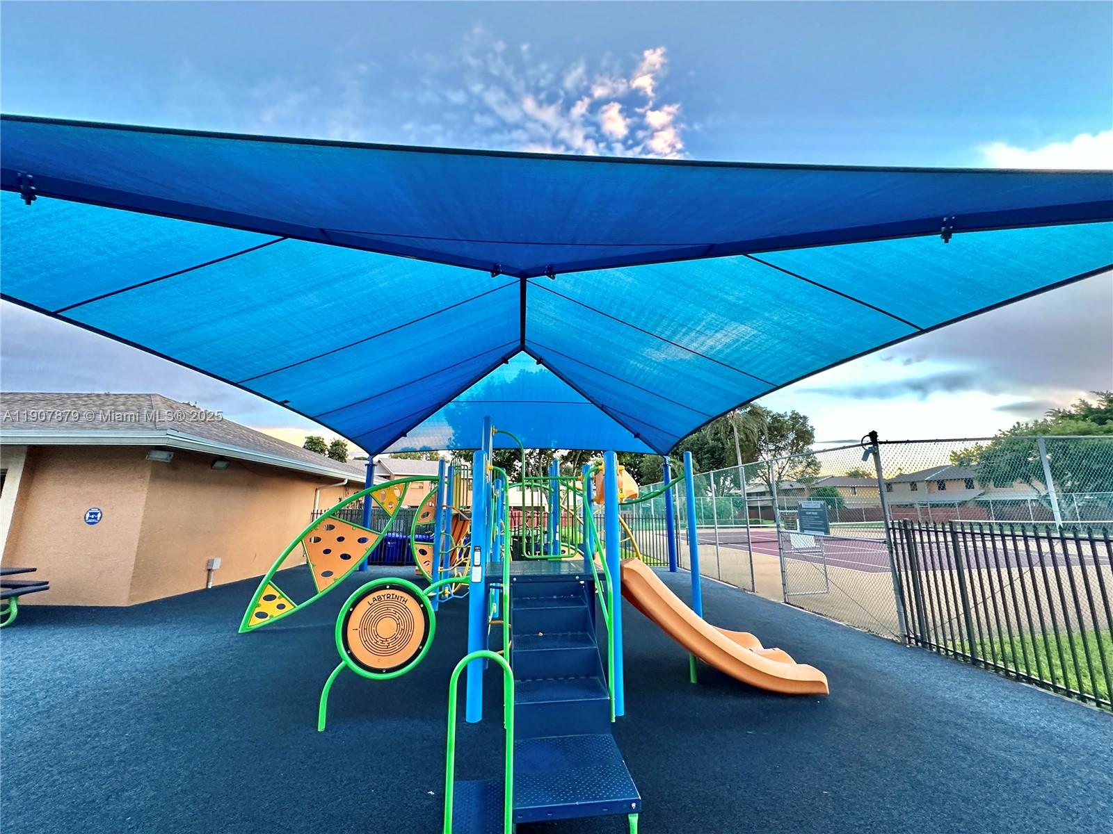 PEMBROKE POINTE SEC ONE - Residential