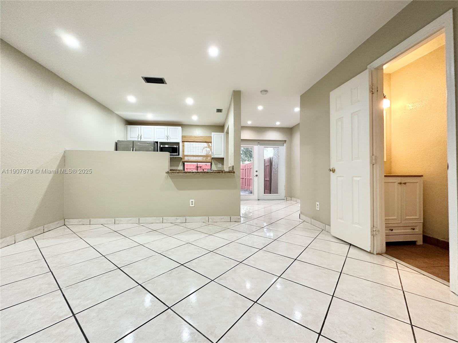 PEMBROKE POINTE SEC ONE - Residential