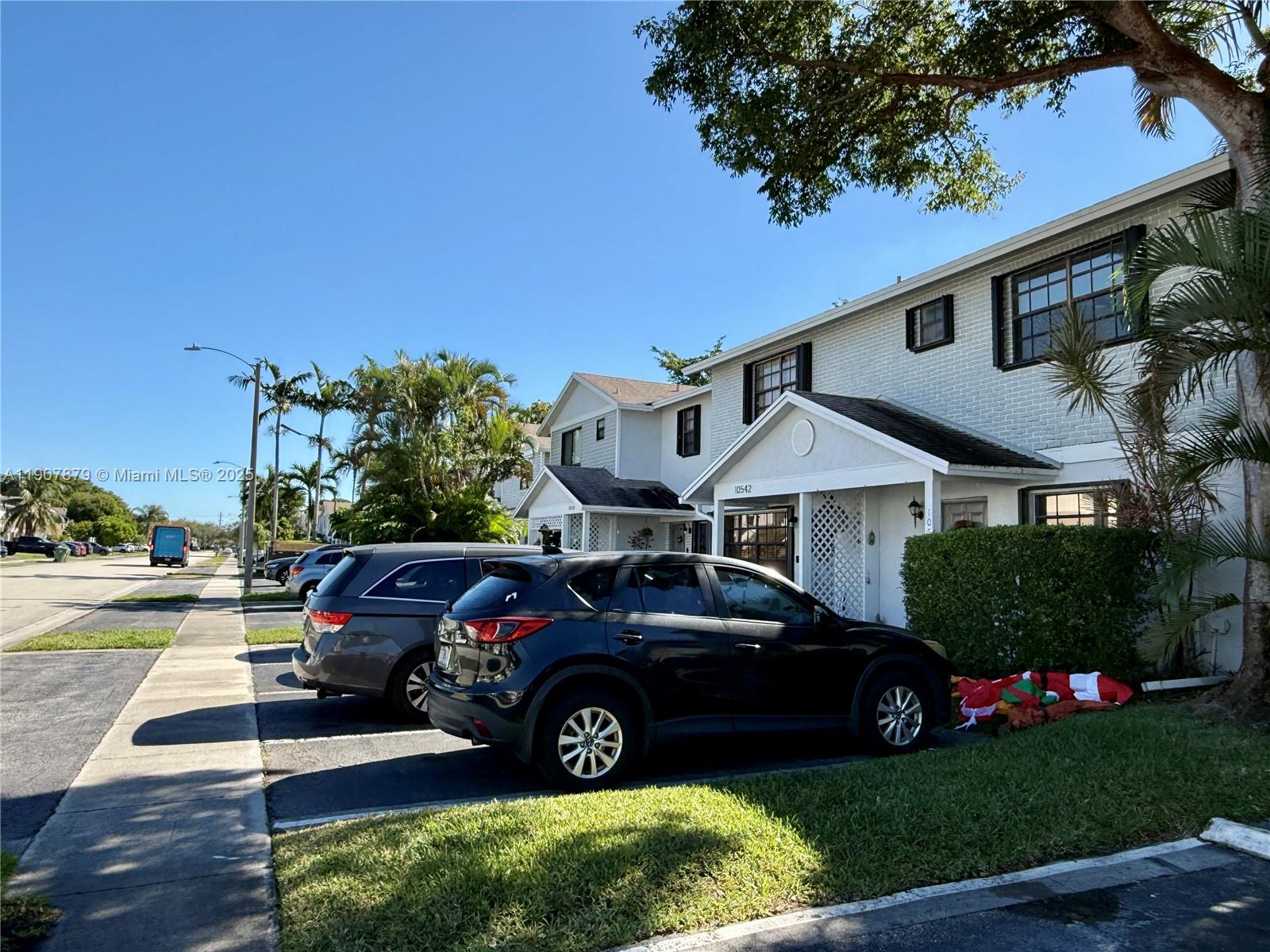 PEMBROKE POINTE SEC ONE - Residential
