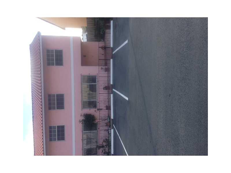 Beautiful home in a great location! The streets have been newly paved. Private street, quiet location. Close to schools, shops, and major highways. NOT A SHORTSALE OR FORECLOSURE very low monthly HOA only $40 a month! This won't last - BUYER MUST HAVE A MINIMUN OF 20% DOWN or ALL CASH CONDO IS NOT FHA APPROVED must use sellers lender Citi 1st