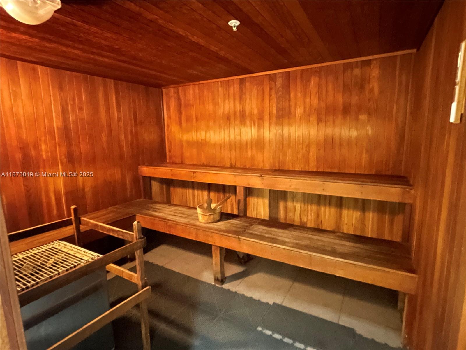 IVY CONDO - Residential