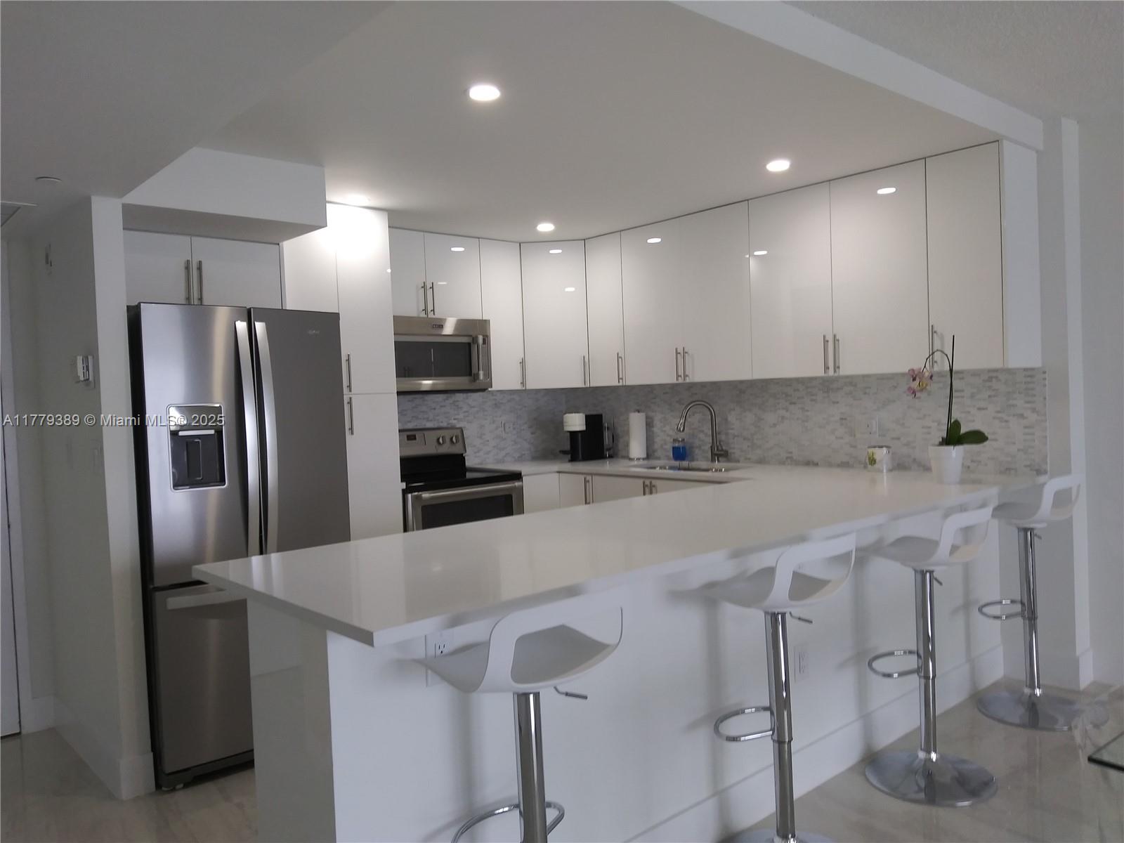 Rental Property at 5701 Collins Ave 1507, Miami Beach, Miami-Dade County, Florida - Bedrooms: 1 
Bathrooms: 2  - $3,500 MO.