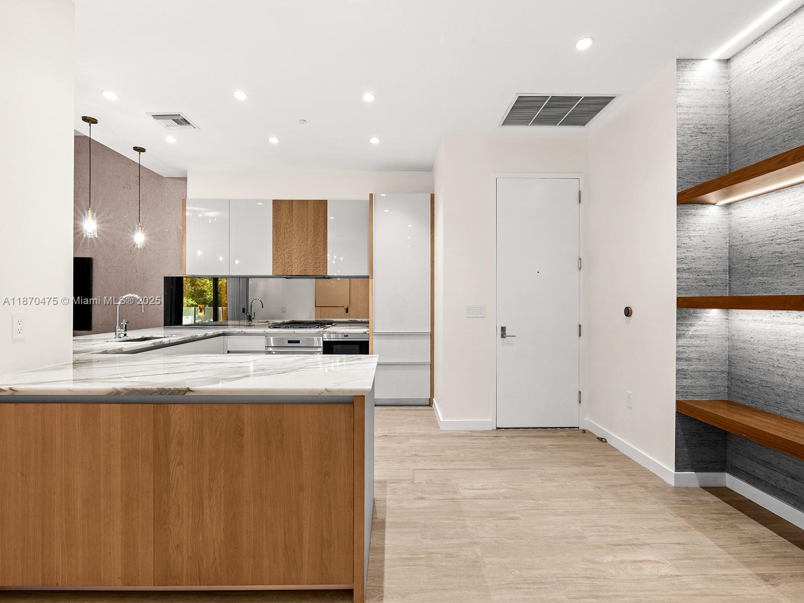 2831 S Bayshore Dr 403