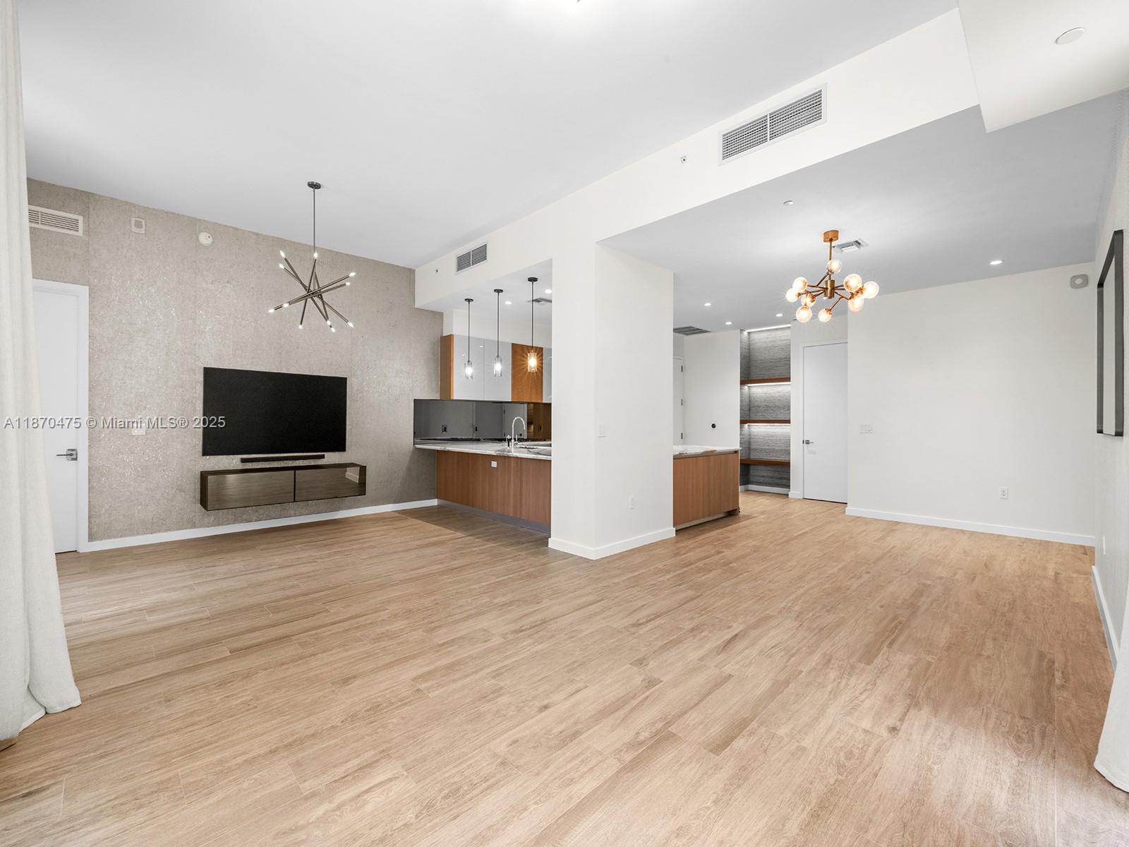 CLUB RESIDENCES AT PARK G - Residential