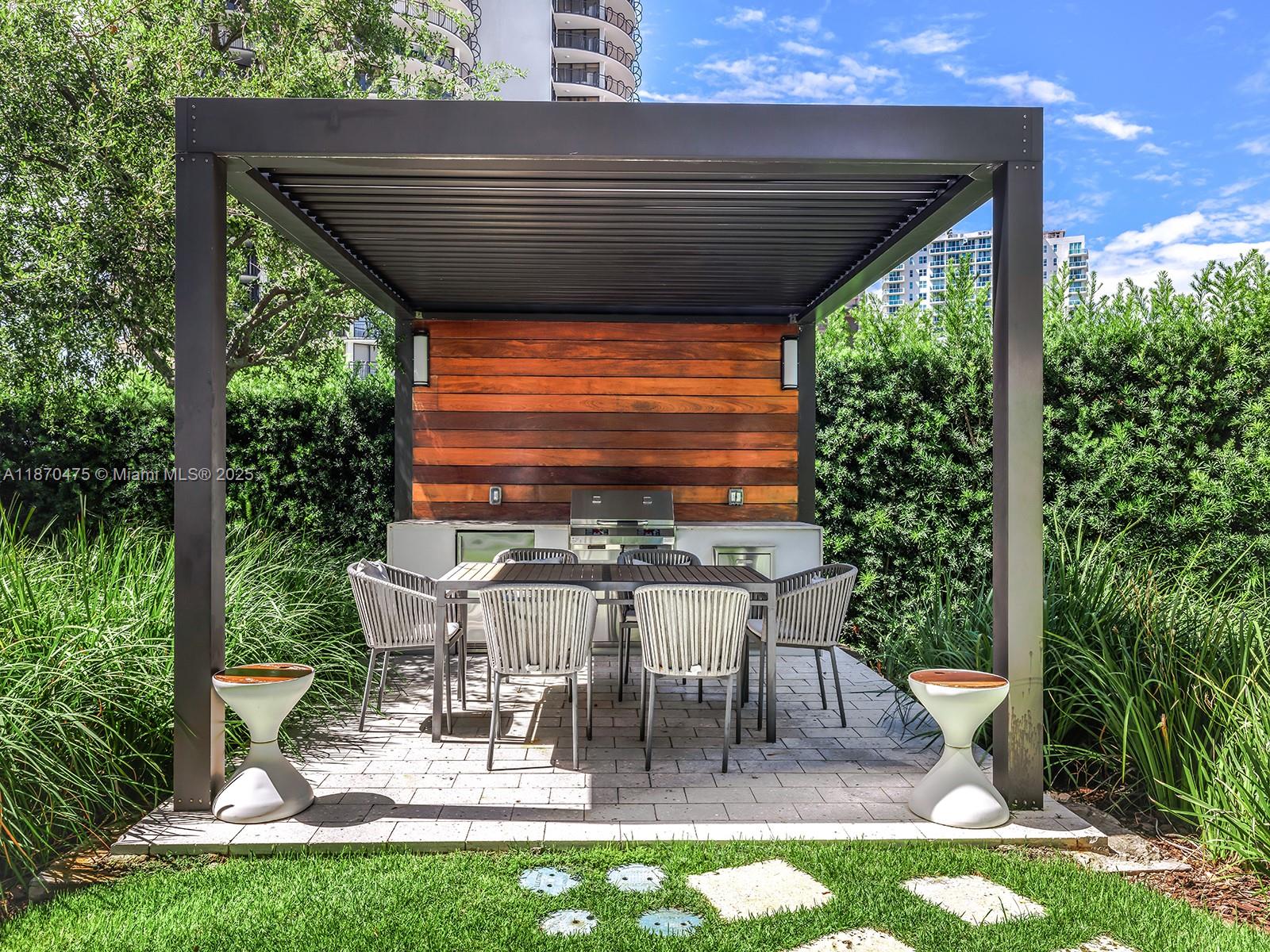 CLUB RESIDENCES AT PARK G - Residential