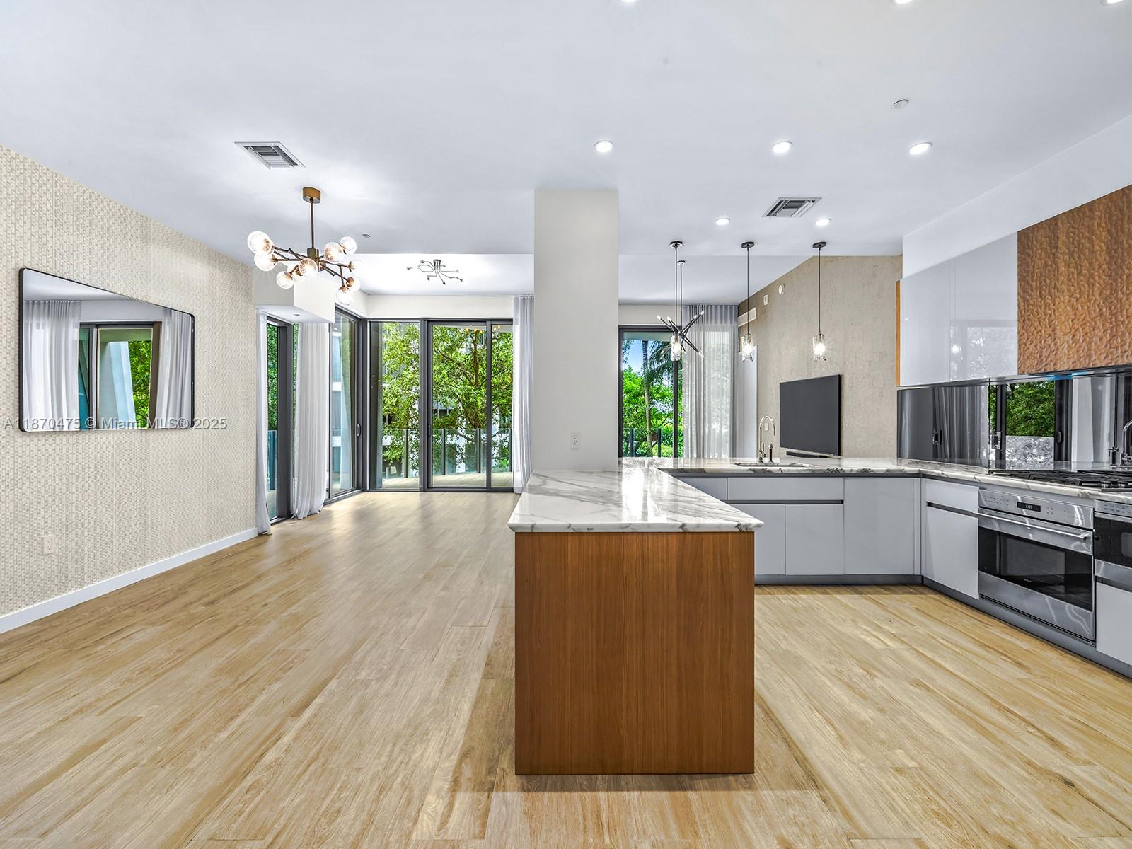 2831 S Bayshore Dr 403