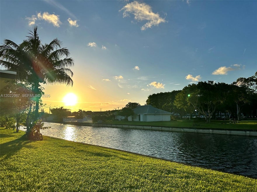 Single-family home in the Sunset Isles Section of the Mainlands with a breathtaking waterview. This is a 2-bedroom, 1-bath home on a canal with room for 3 cars in the driveway. Home is extremely spacious and well-kept. Fully tiled throughout the home and painted in sweet colors in all the rooms. Frigidaire appliances in the kitchen. Nice-sized laundry room. The roof was installed in 2020, and A/C in 2022. No restrictions on pets and motorcycles. This is an active adult community. Walking distance to clubhouse, and close to shops, restaurants, and major highways. Maintenance covers lawn service, sprinklers, painting every 5 years, and pressure cleaning of roof.
****Ask me about Lender-paid 1-0 Rate Buydown for one year, along with FREE Credit report and new Vantage vs Fico credit scoring. Good until the end of June 2026. Vantage scoring is helping many buyers get better rates on their loans***
