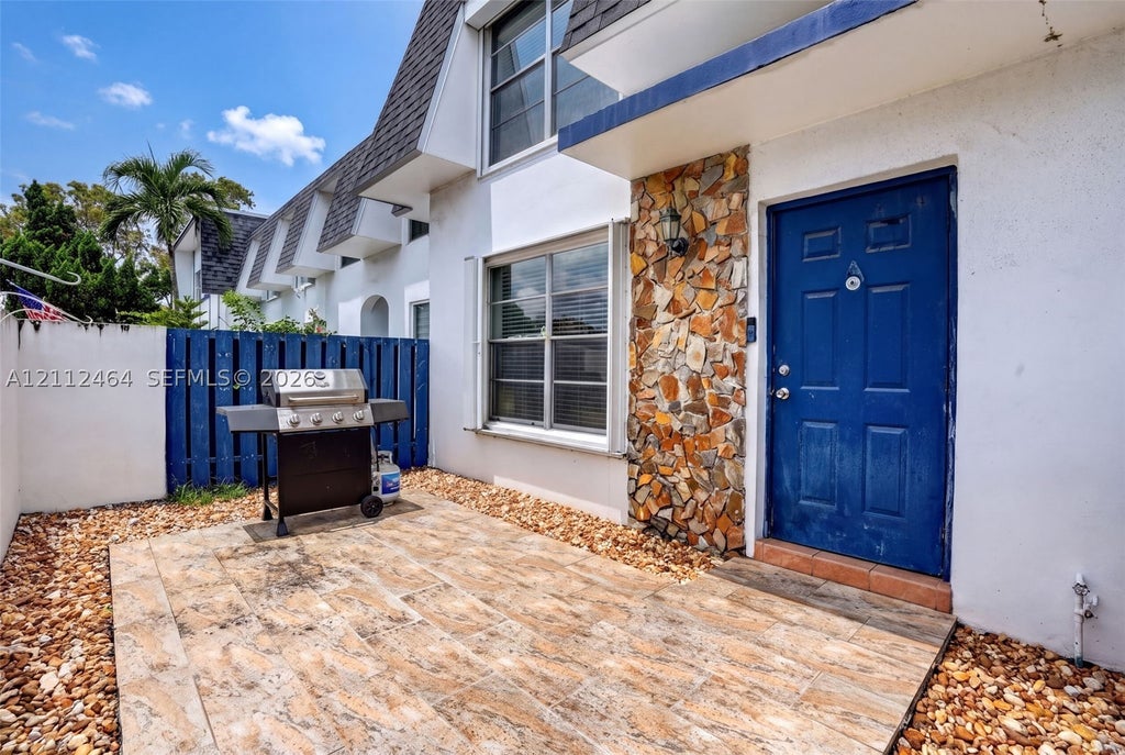 Photo of 3925 SW 67th Ter #103, Davie, FL 33314 (MLS # A12112464)