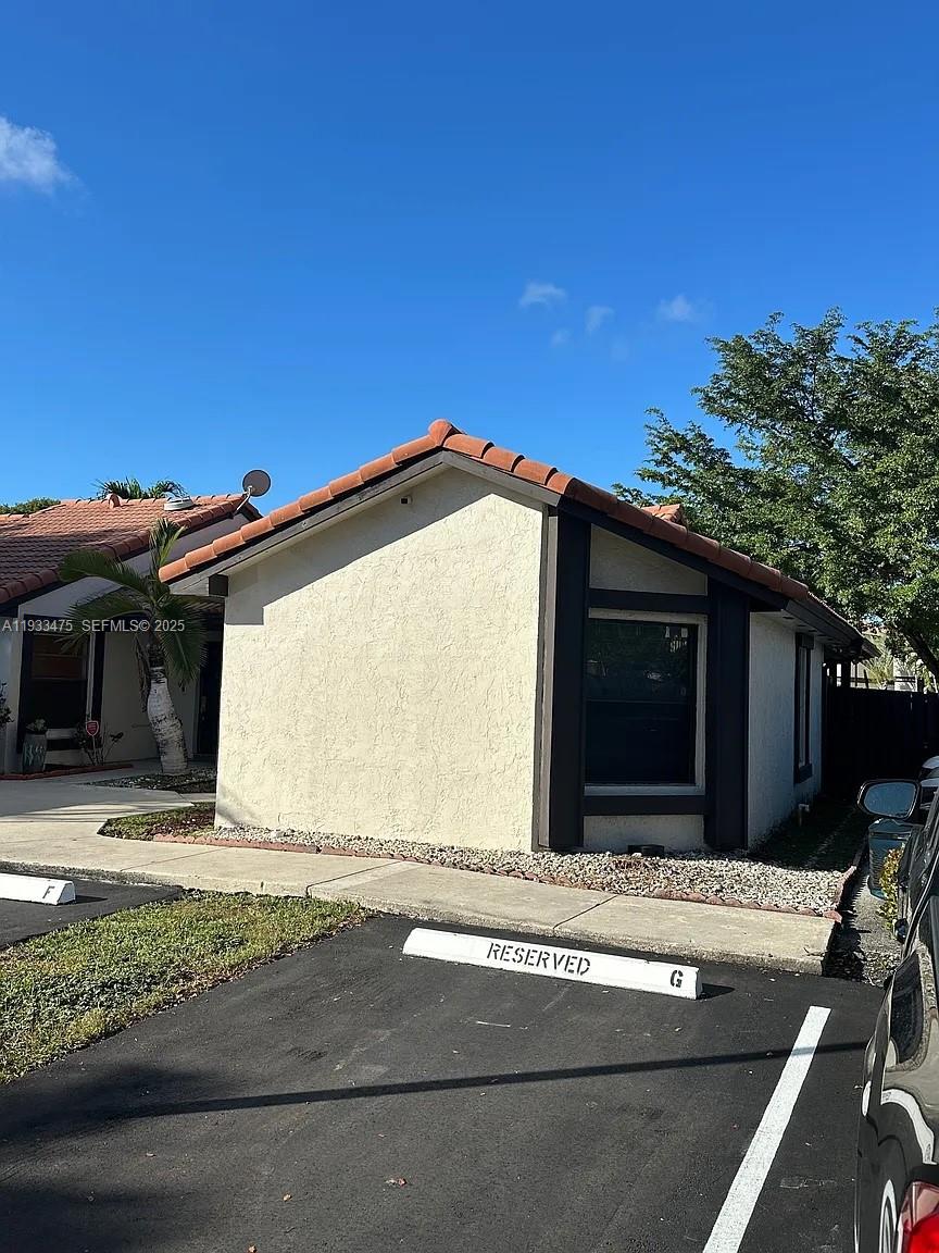 LAKES MEADOW VILG HOMES C - Residential Lease