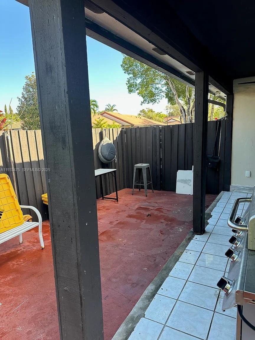 LAKES MEADOW VILG HOMES C - Residential Lease