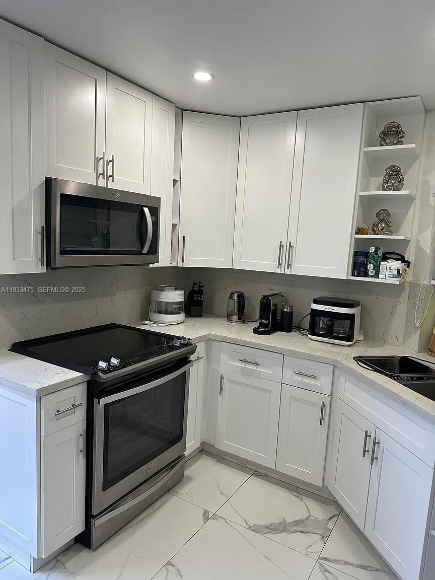 LAKES MEADOW VILG HOMES C - Residential Lease