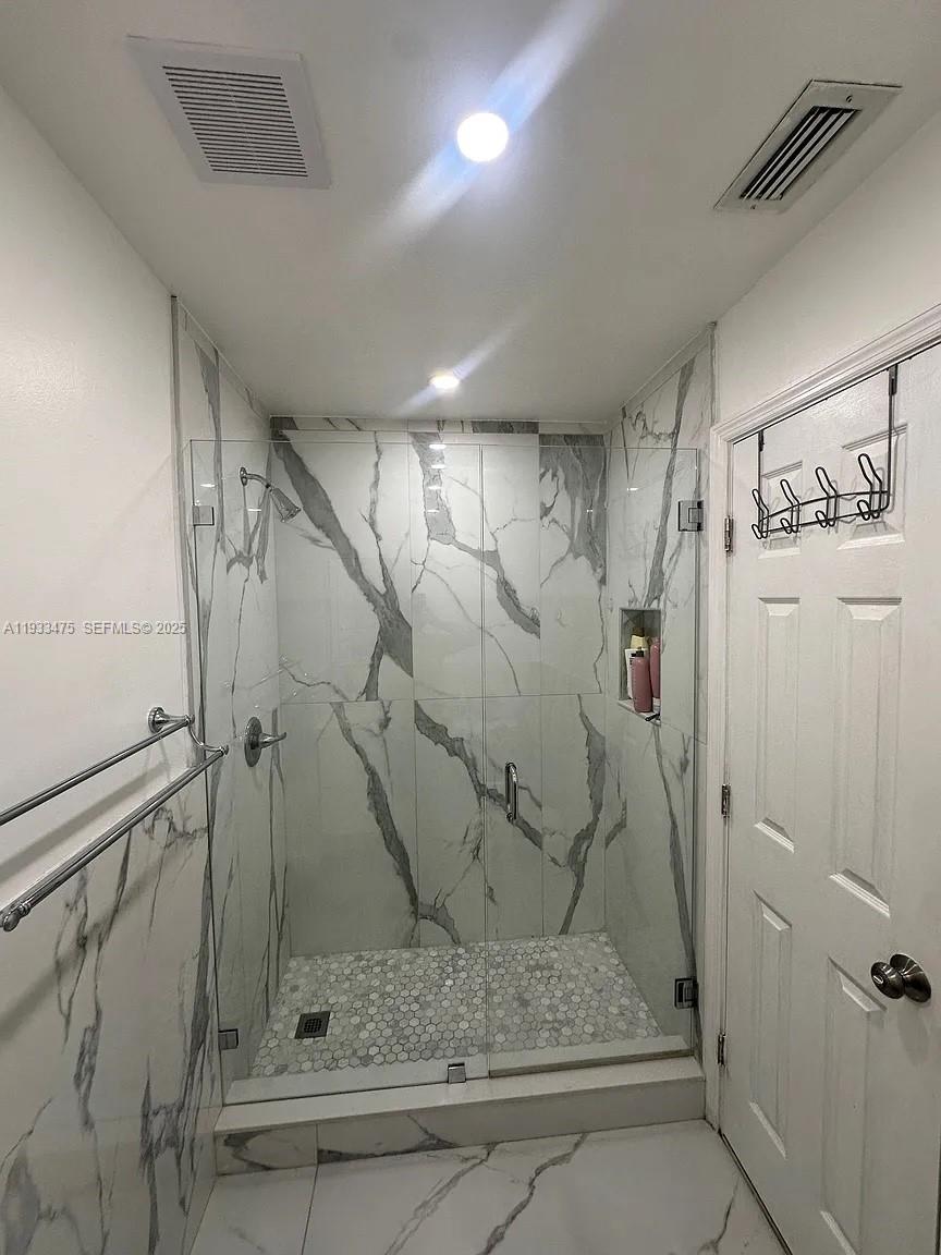 LAKES MEADOW VILG HOMES C - Residential Lease