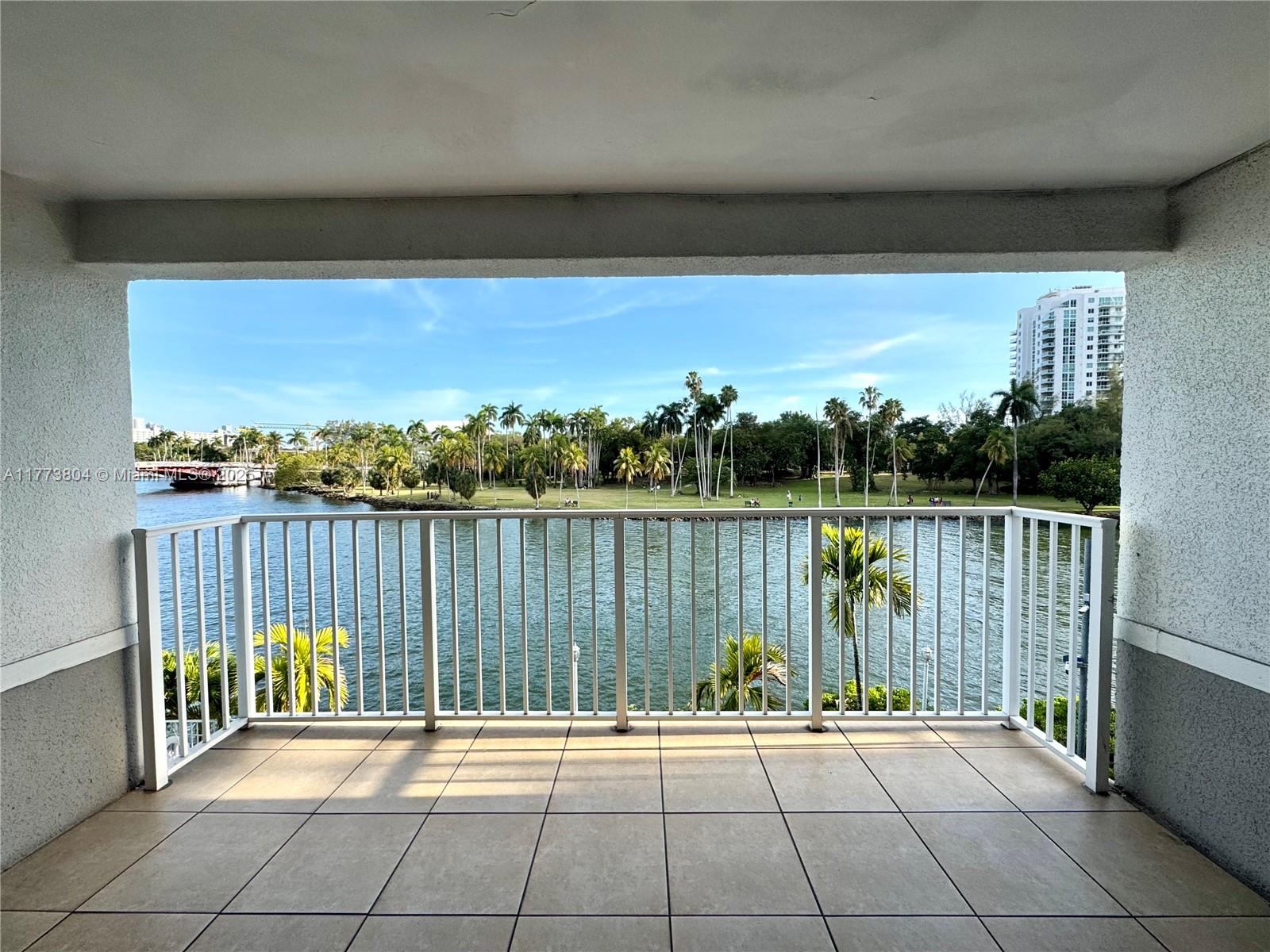 SERENITY ON THE RIVER CON - Residential