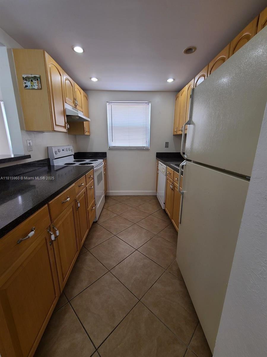 PRESIDENTIAL GOLFVIEW COND - Residential