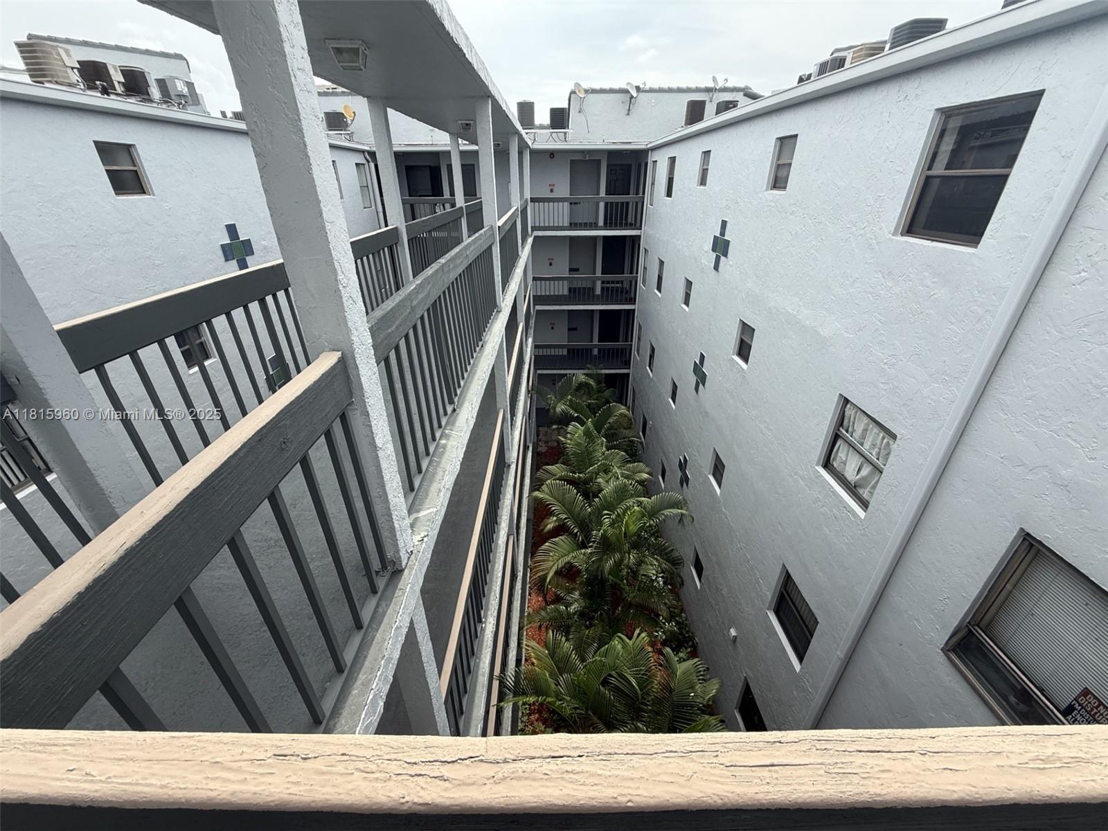 PRESIDENTIAL GOLFVIEW COND - Residential