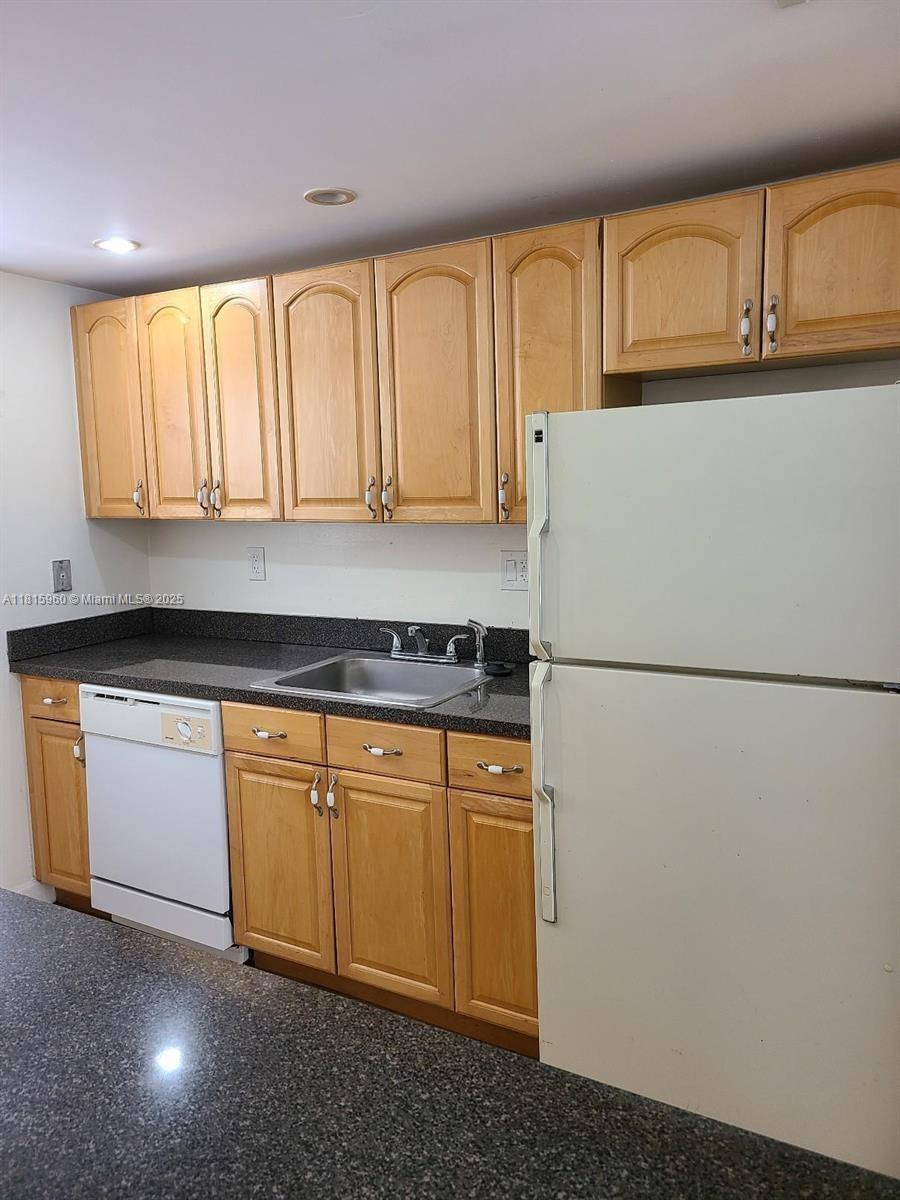 PRESIDENTIAL GOLFVIEW COND - Residential