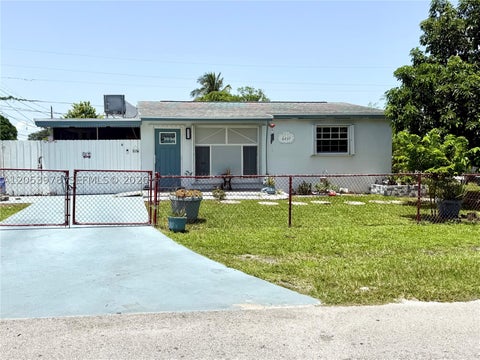 Photo of 6237 SW 23rd St, Miramar, FL 33023 (MLS # A12053978)