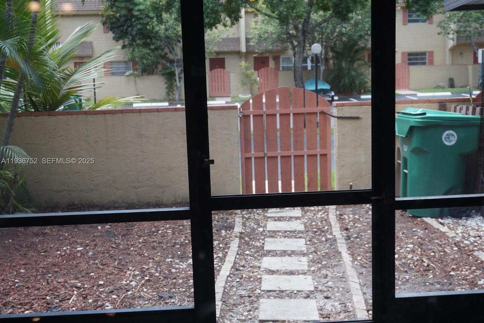 ARISTA PARK CONDO - Residential