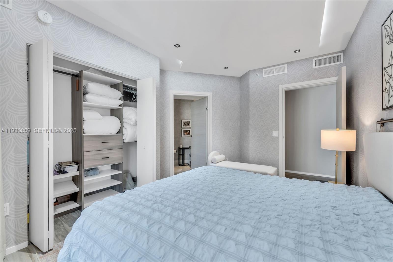 801 SMA RESIDENCE CONDO - Residential