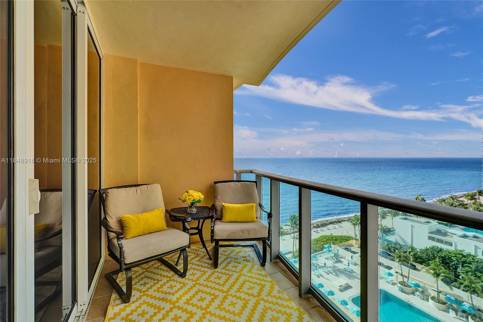 WAVE CONDO - Residential