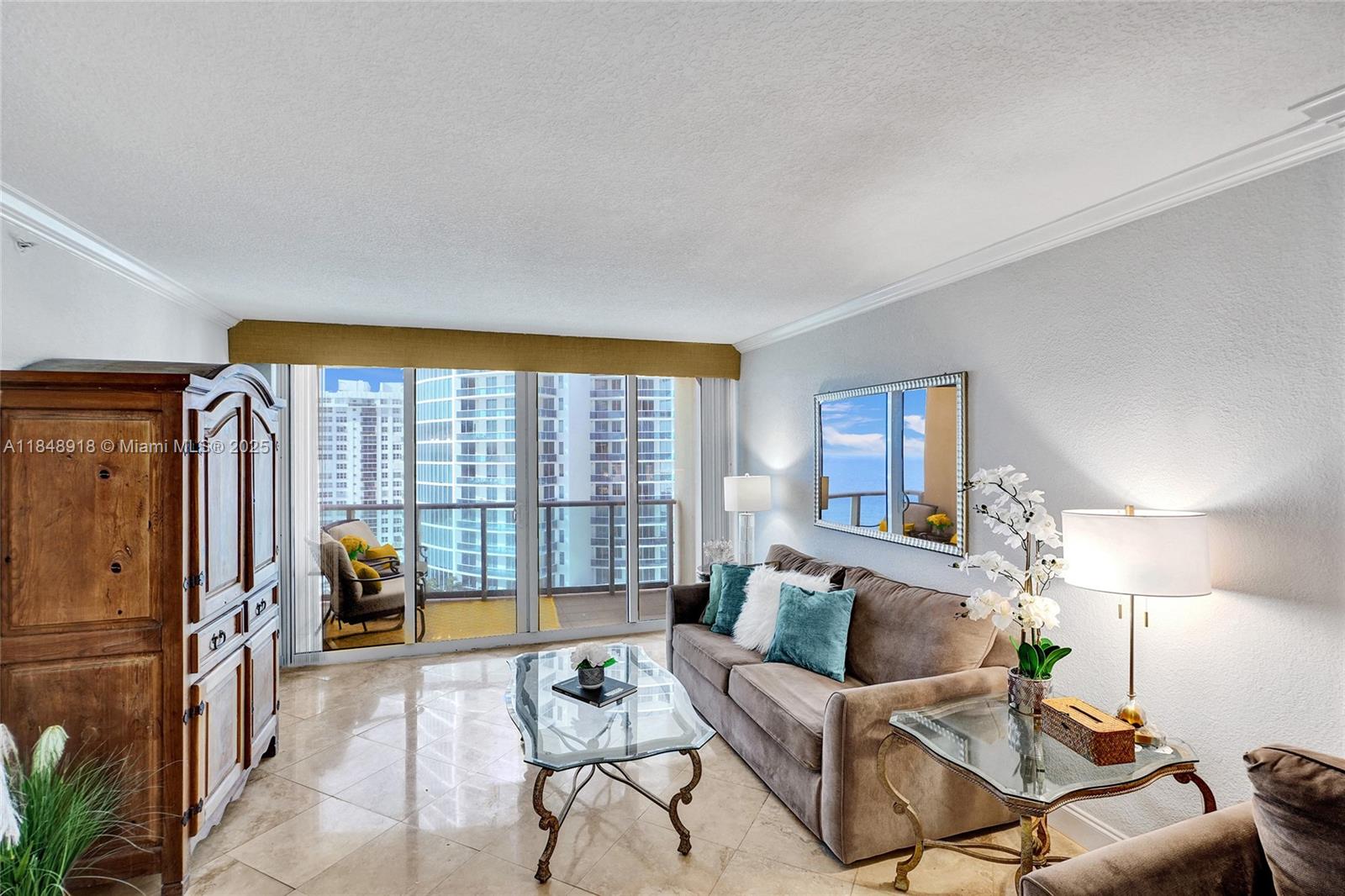 WAVE CONDO - Residential