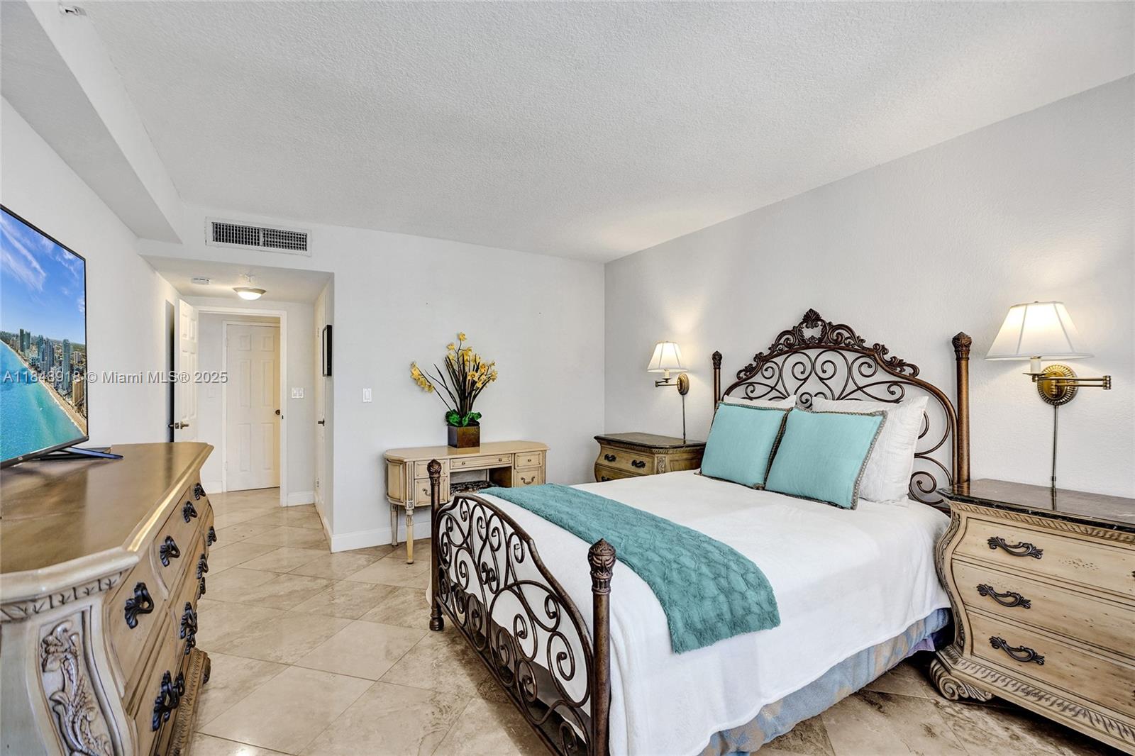 WAVE CONDO - Residential