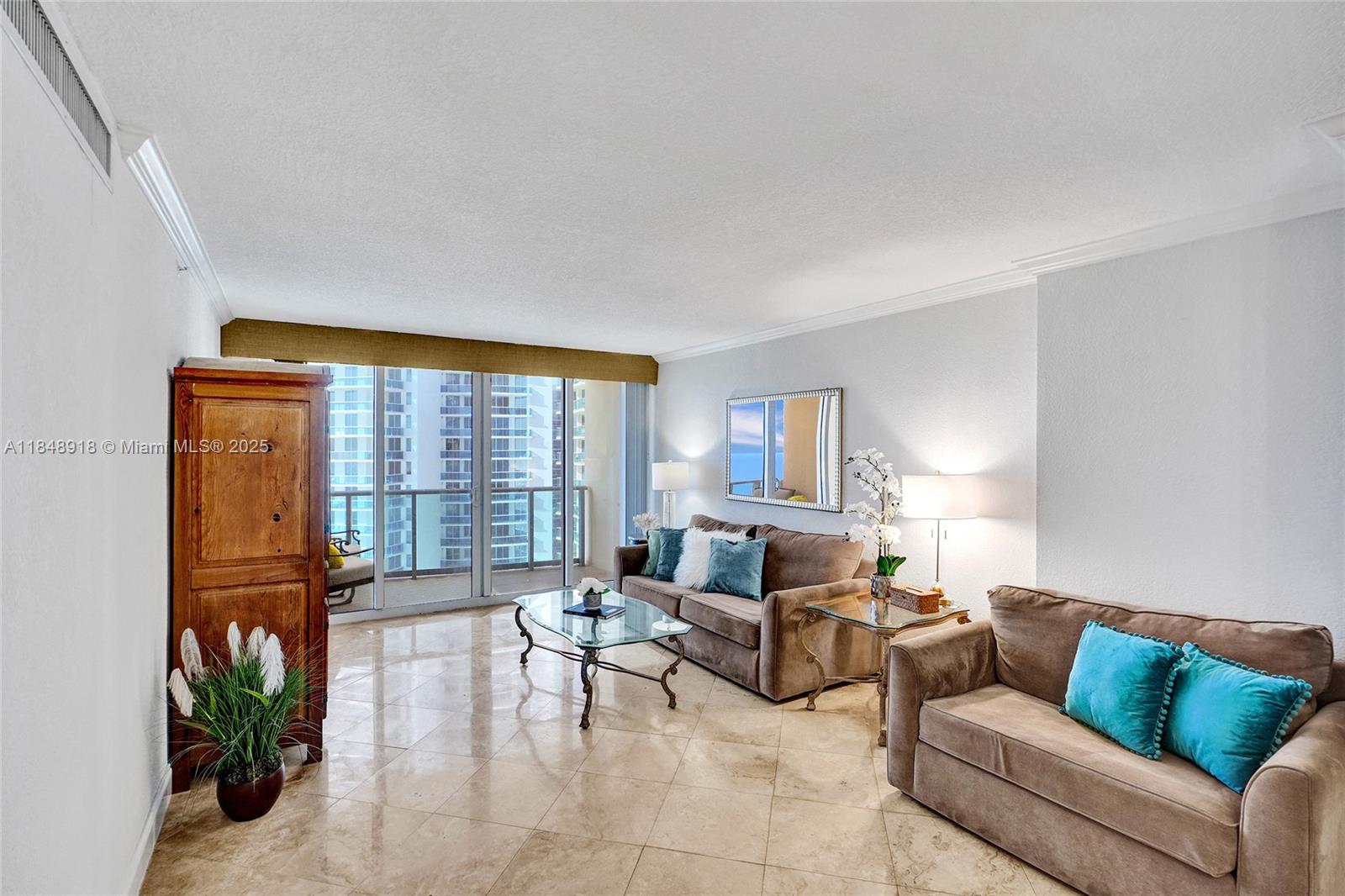 WAVE CONDO - Residential