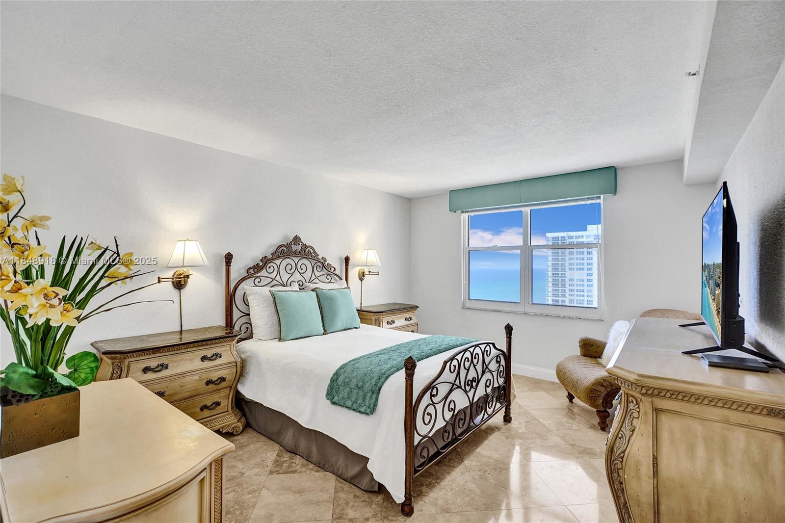 WAVE CONDO - Residential