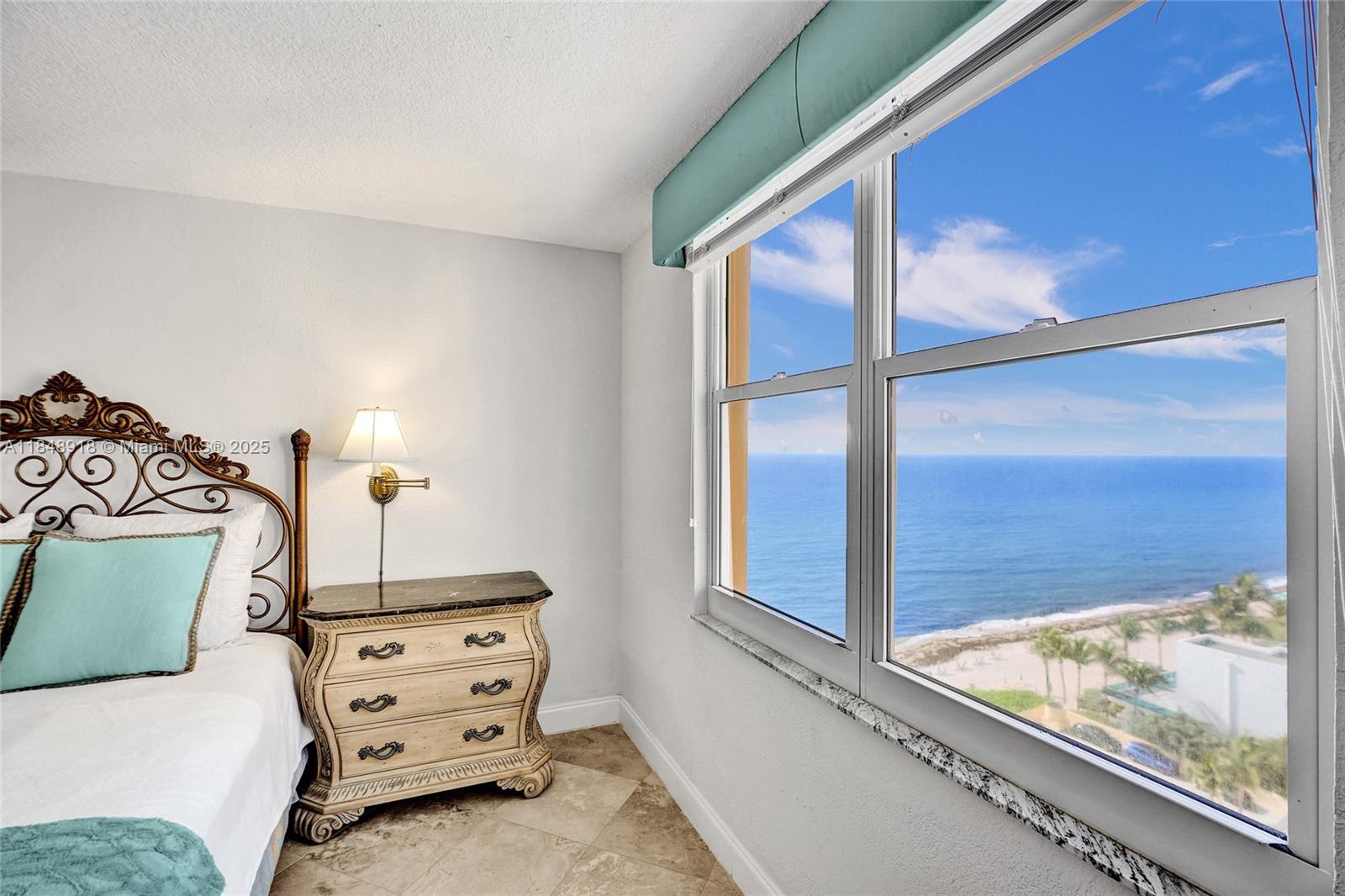 WAVE CONDO - Residential