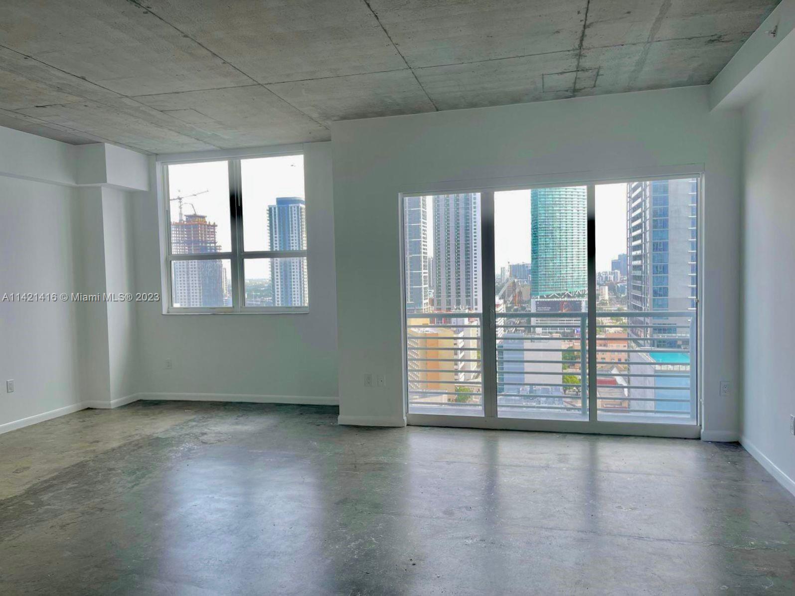 Beautiful Loft, nice view and lots of amenities. Please contact listing agent via text message for showing instructions