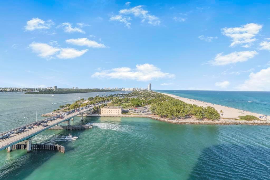 10295 Collins Ave 1114