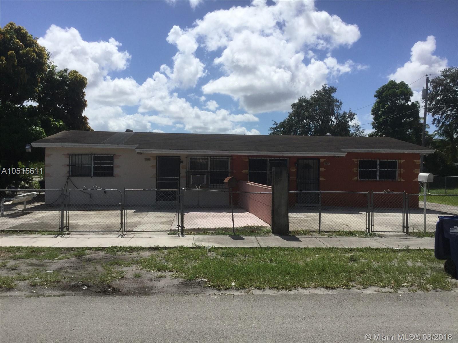 4/2 Duplex separate electric and water meters
2/1 each unit, 1 unit rented $1100.00 lease ends December 2018
Under Market Rents 
DO NO DISTURB TENANTS 
Call or Text LA for showing intructions