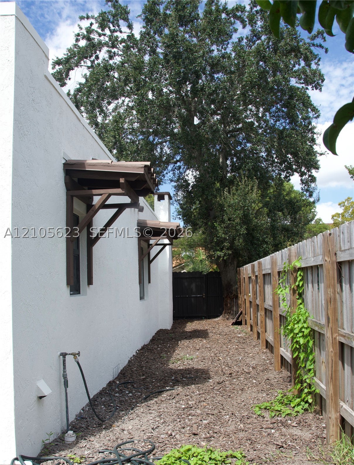 158 E 4th St