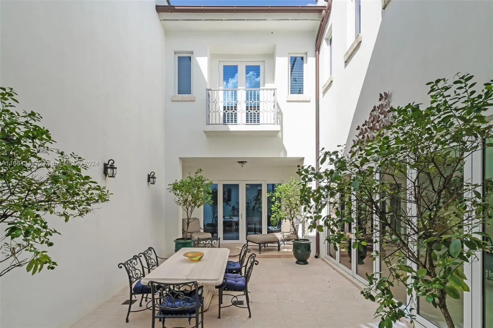 Coral Gables, Florida 33134, United States, 3 Bedrooms Bedrooms, ,4 BathroomsBathrooms,Residential,Active,37103