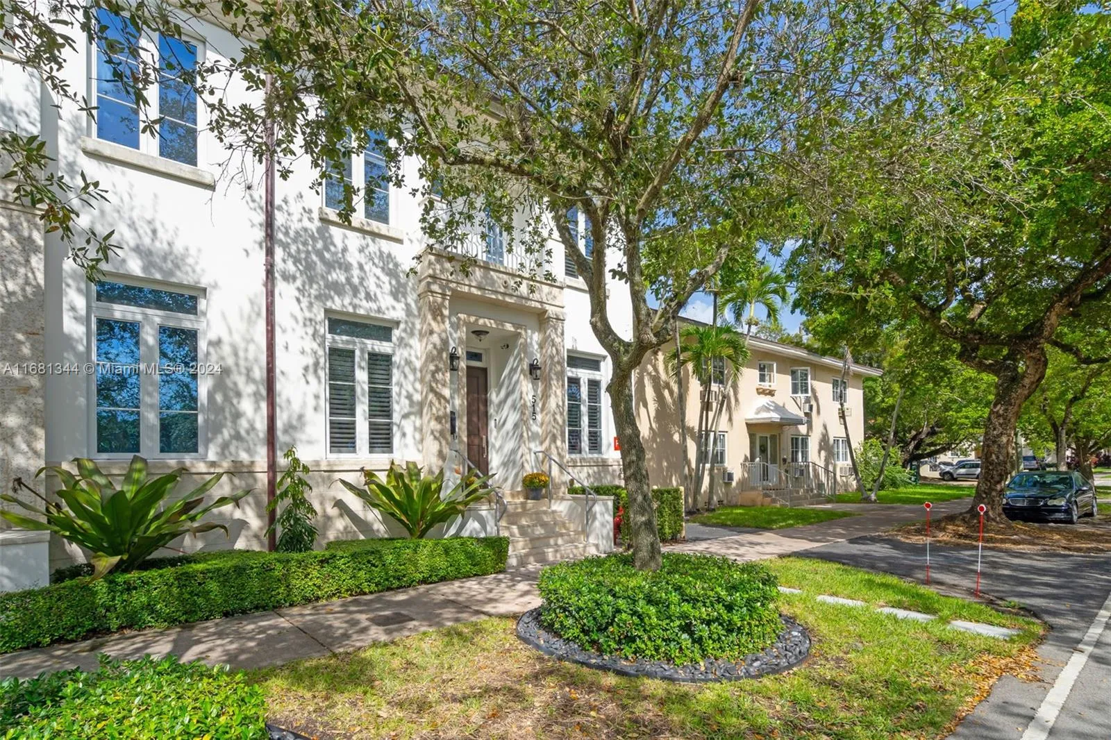 Coral Gables, Florida 33134, United States, 3 Bedrooms Bedrooms, ,4 BathroomsBathrooms,Residential,Active,37103