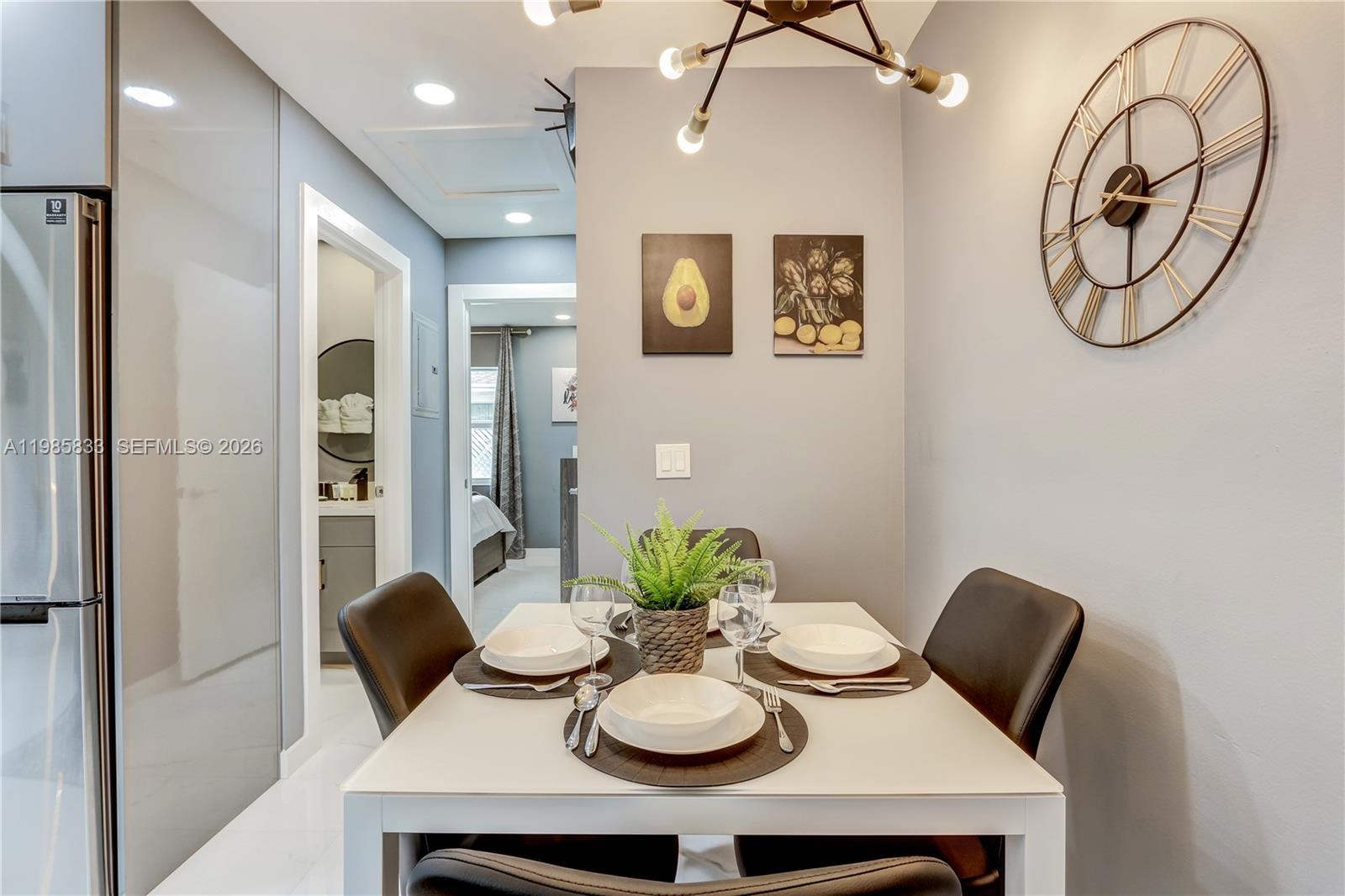 HOLLYWOOD LITTLE RANCHES - Residential Lease