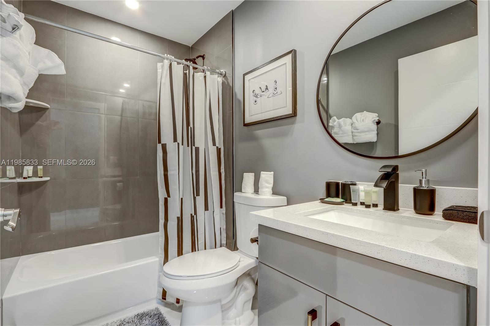 HOLLYWOOD LITTLE RANCHES - Residential Lease