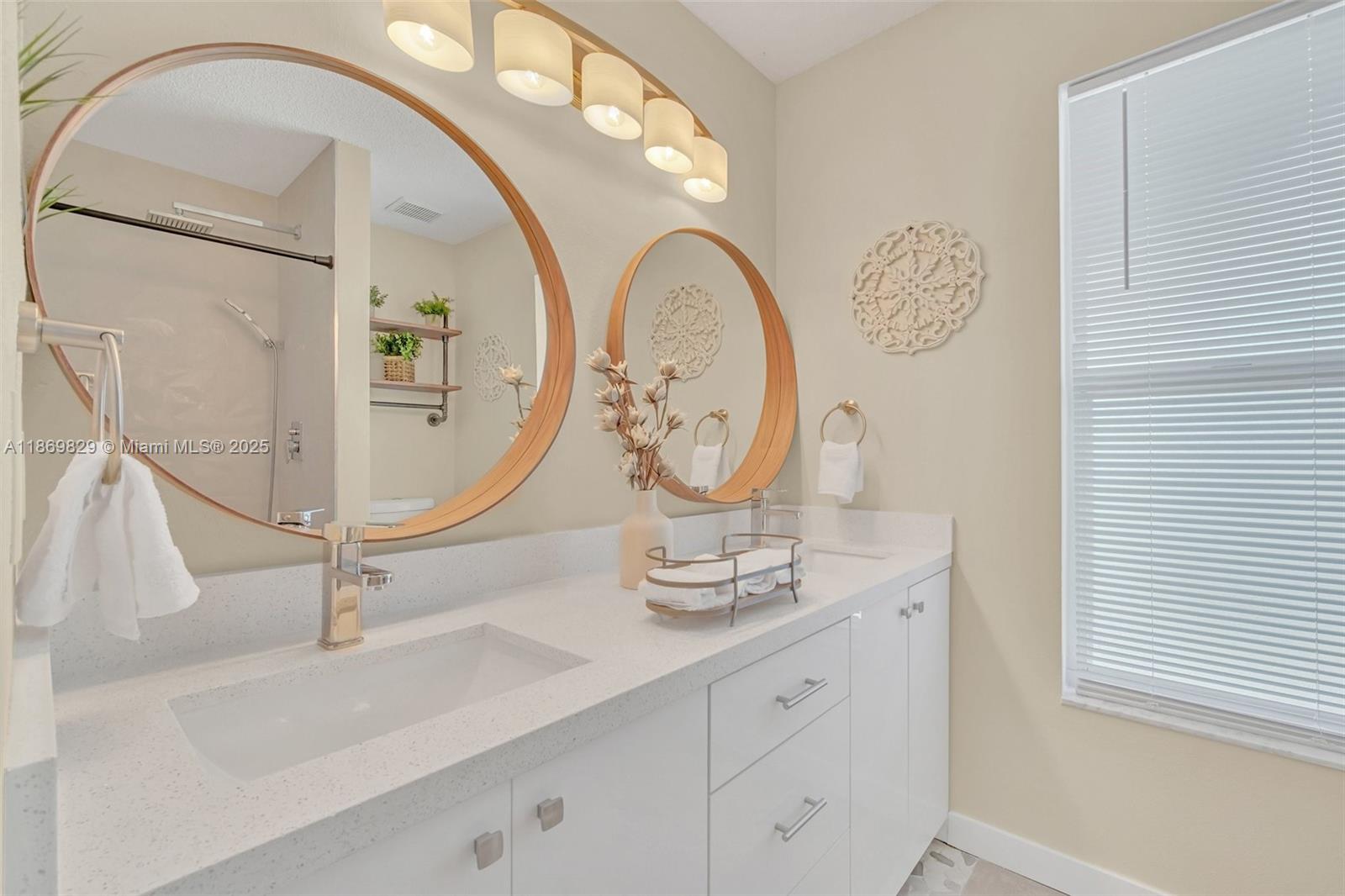 LINDFIELDS UNIT 3 - Residential