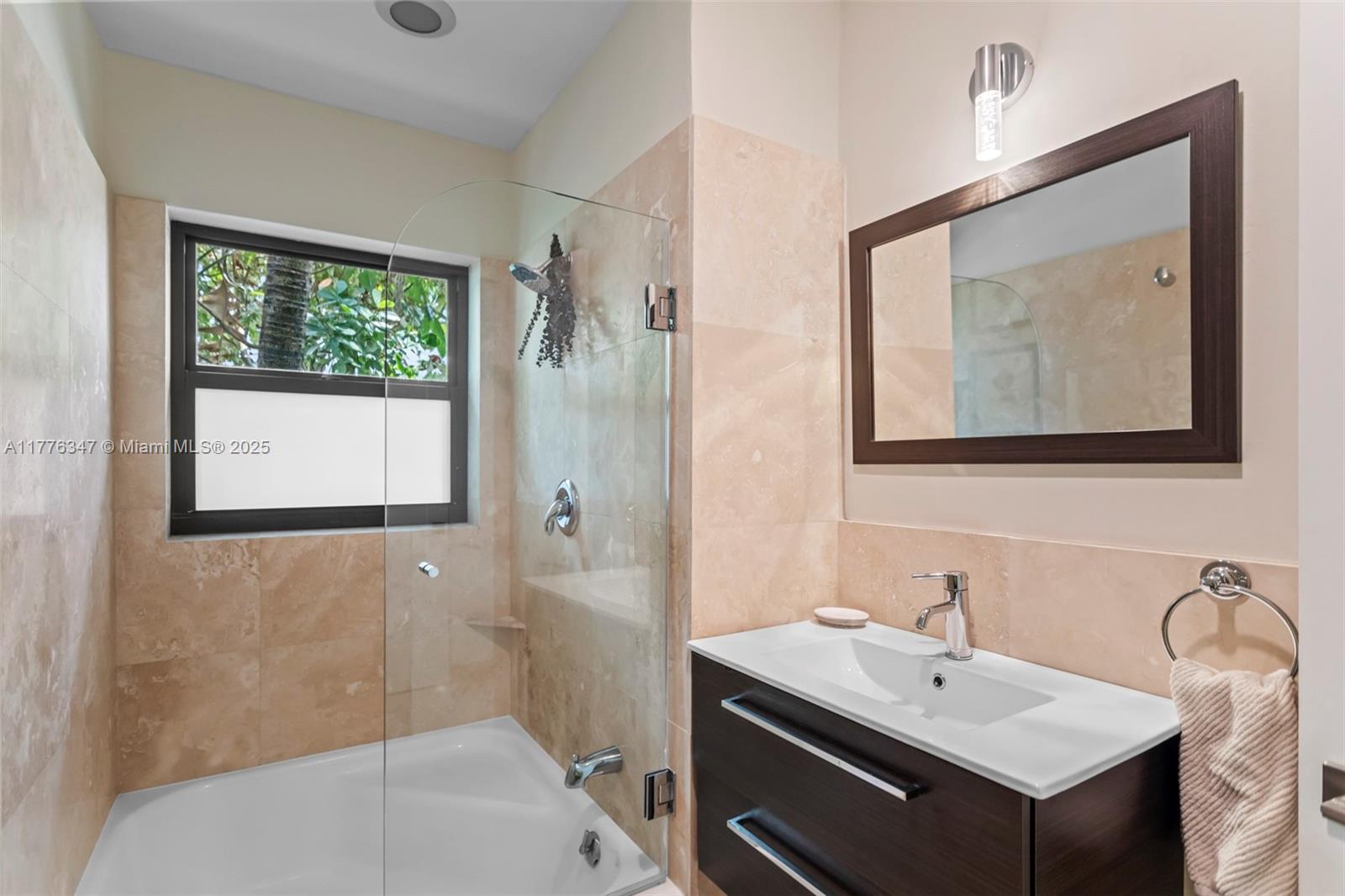 RIO VISTA ISLES - Residential