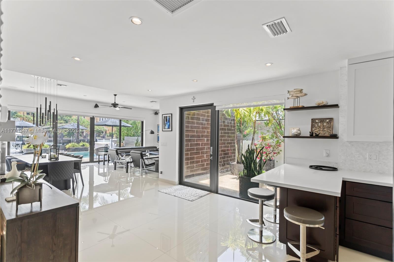 RIO VISTA ISLES - Residential