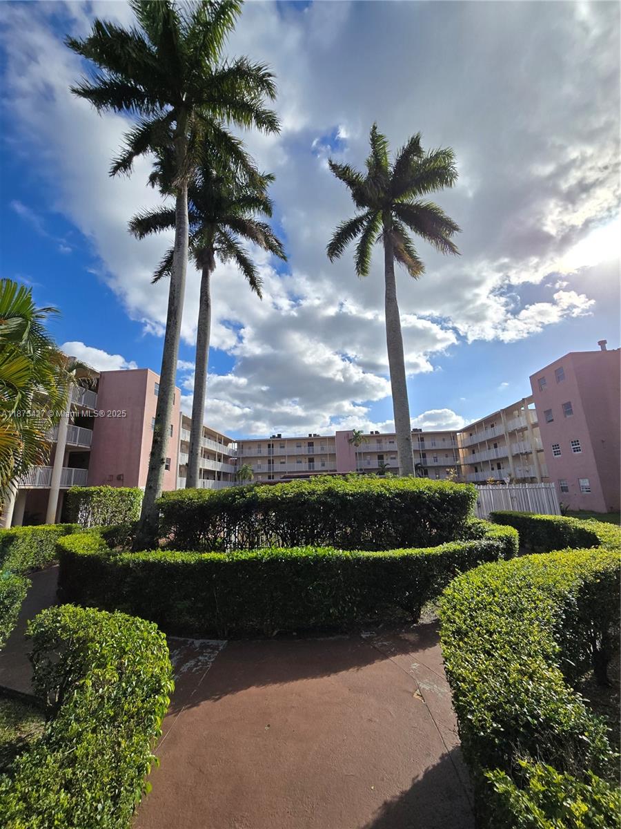 BROOKFIELD SQUARE CONDO - Residential