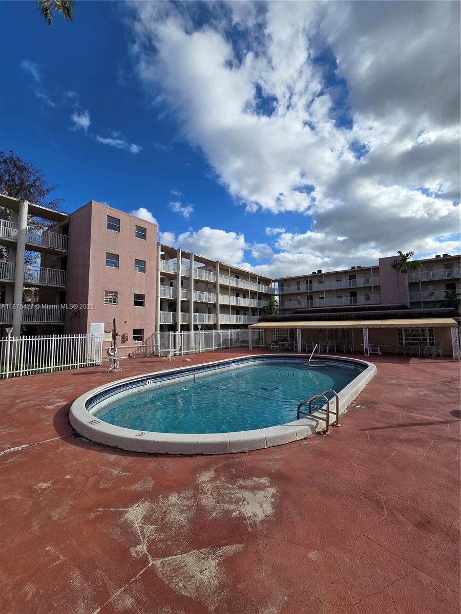 BROOKFIELD SQUARE CONDO - Residential