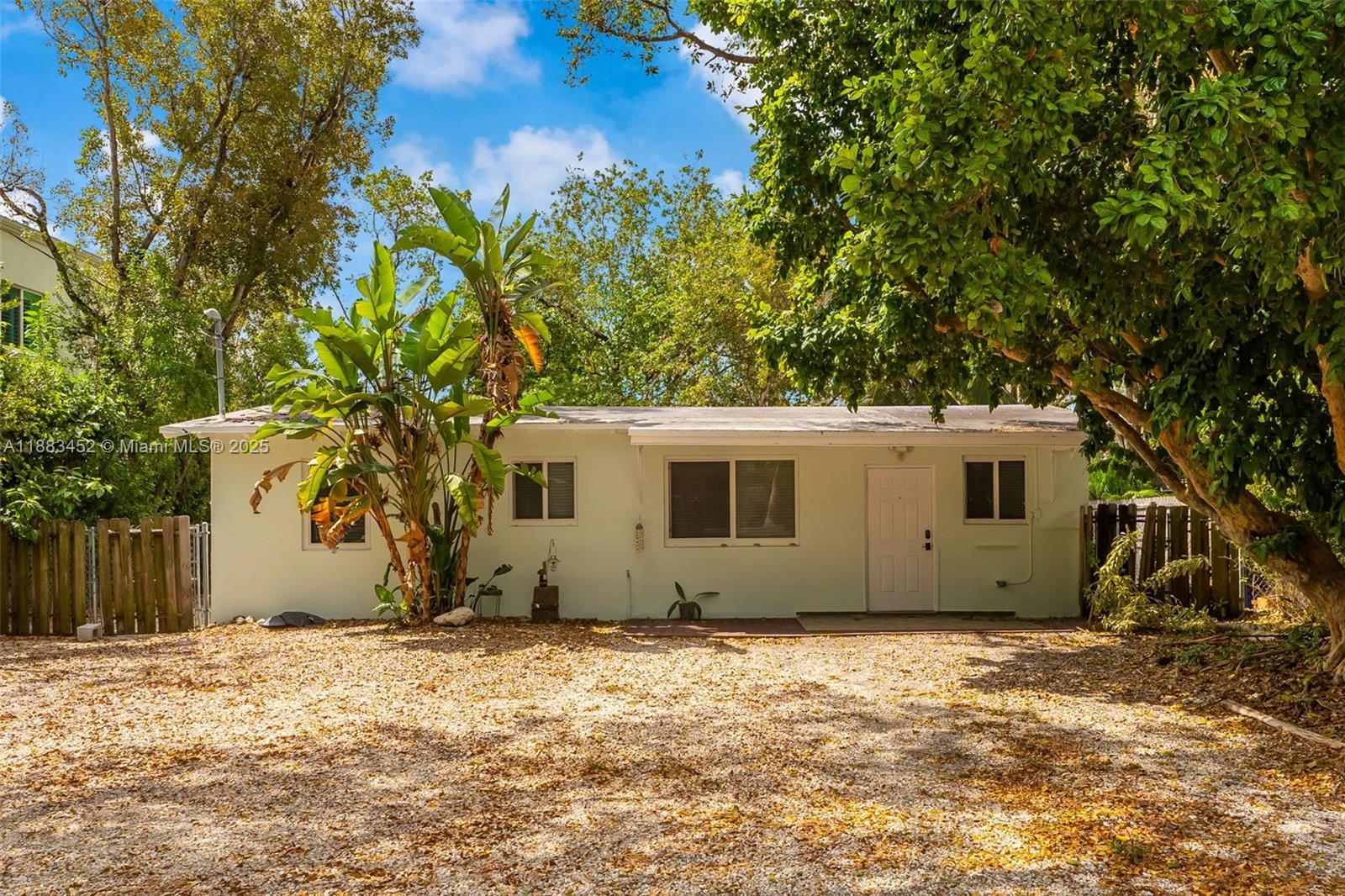KEY LARGO BEACH - Residential Lease