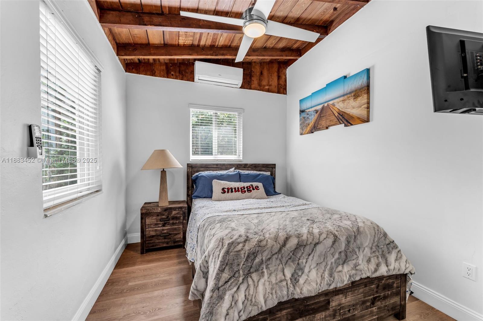 KEY LARGO BEACH - Residential Lease