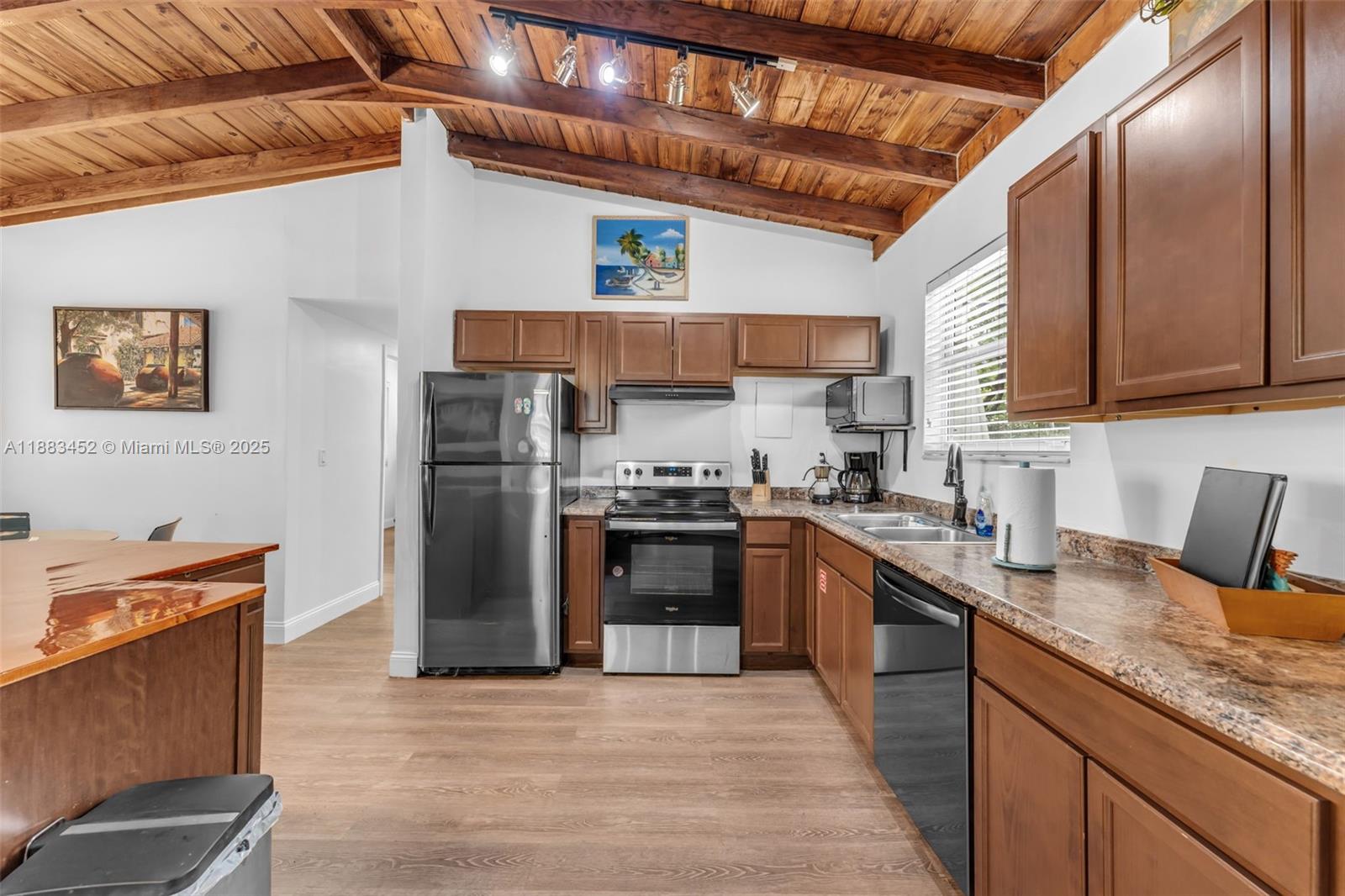 KEY LARGO BEACH - Residential Lease